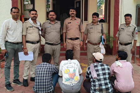 मछली पकड़ने के विवाद में दो पक्षों के 05 आरोपी गिरफ्तार, देशी कट्टा बरामद